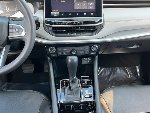 Used 2023 Jeep Compass Limited image 12