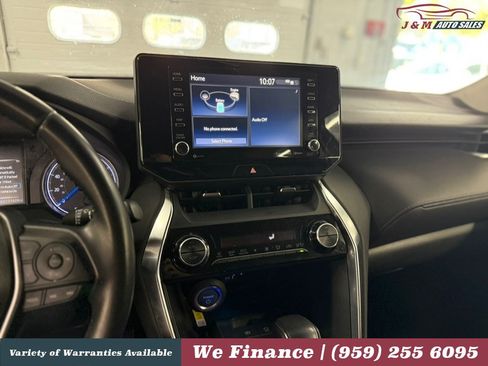 Used 2021 Toyota Venza LE w/ Carpet Mat Package (TMS) AWD/4WD image 18