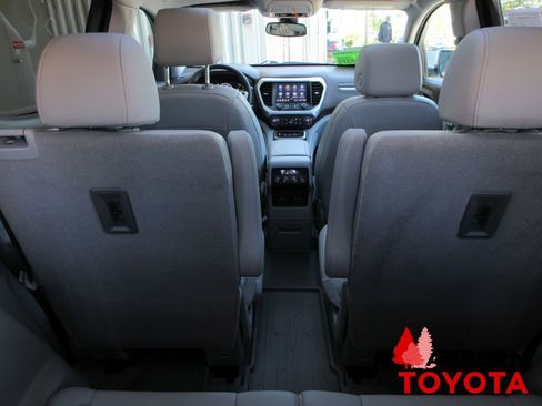 Used 2023 GMC Acadia SLT w/ Technology Package AWD/4WD image 22