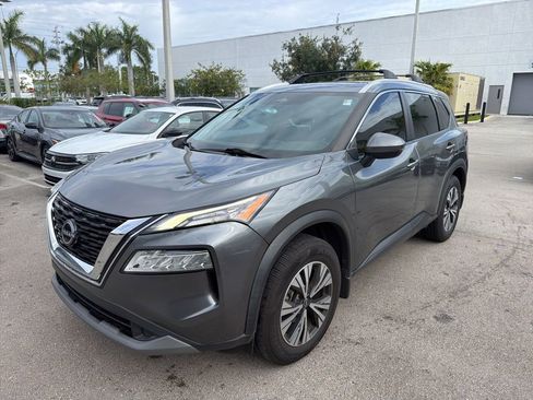 Used 2022 Nissan Rogue SV w/ SV Premium Package FWD image 3