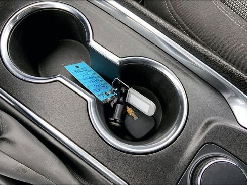 Used 2023 Chevrolet Traverse LT image 13