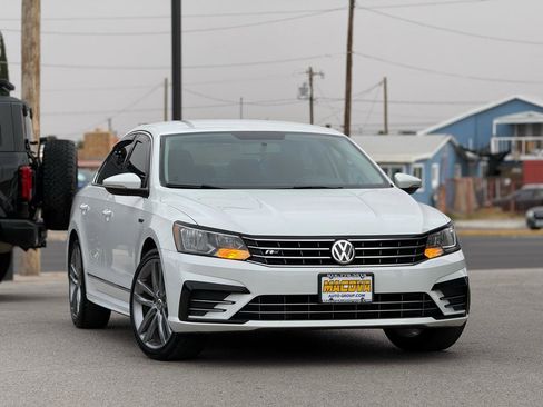 Used 2017 Volkswagen Passat 1.8T R-Line FWD image 2