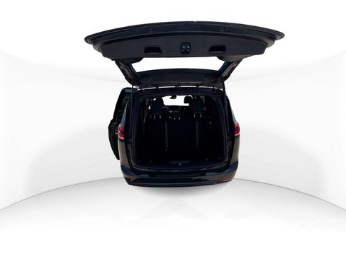 New 2026 Chrysler Pacifica Limited w/ Uconnect Theater Family Group FWD image 21
