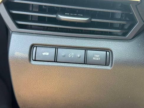 Used 2025 Nissan Altima 2.5 SV FWD image 19