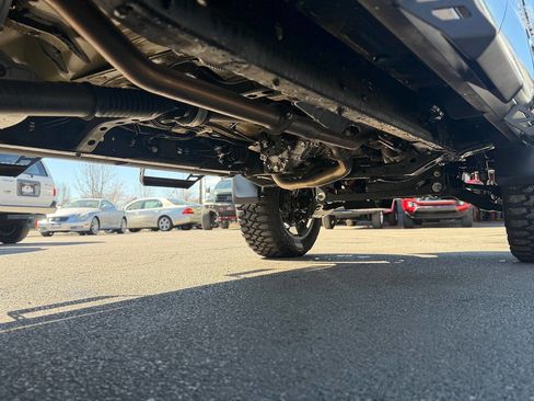 Used 2021 Toyota Tacoma TRD Sport w/ Technology Package image 18