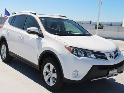 Used 2014 Toyota RAV4 XLE FWD image 2