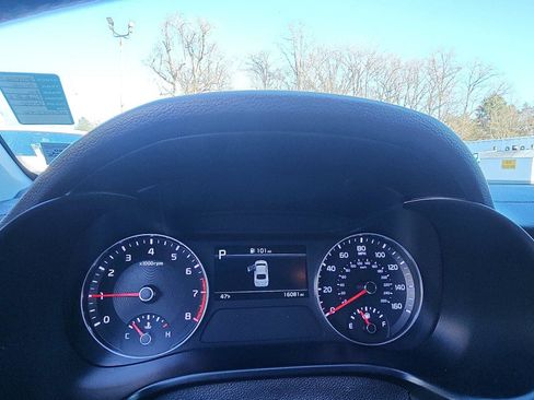 Used 2022 Kia Forte LXS image 16