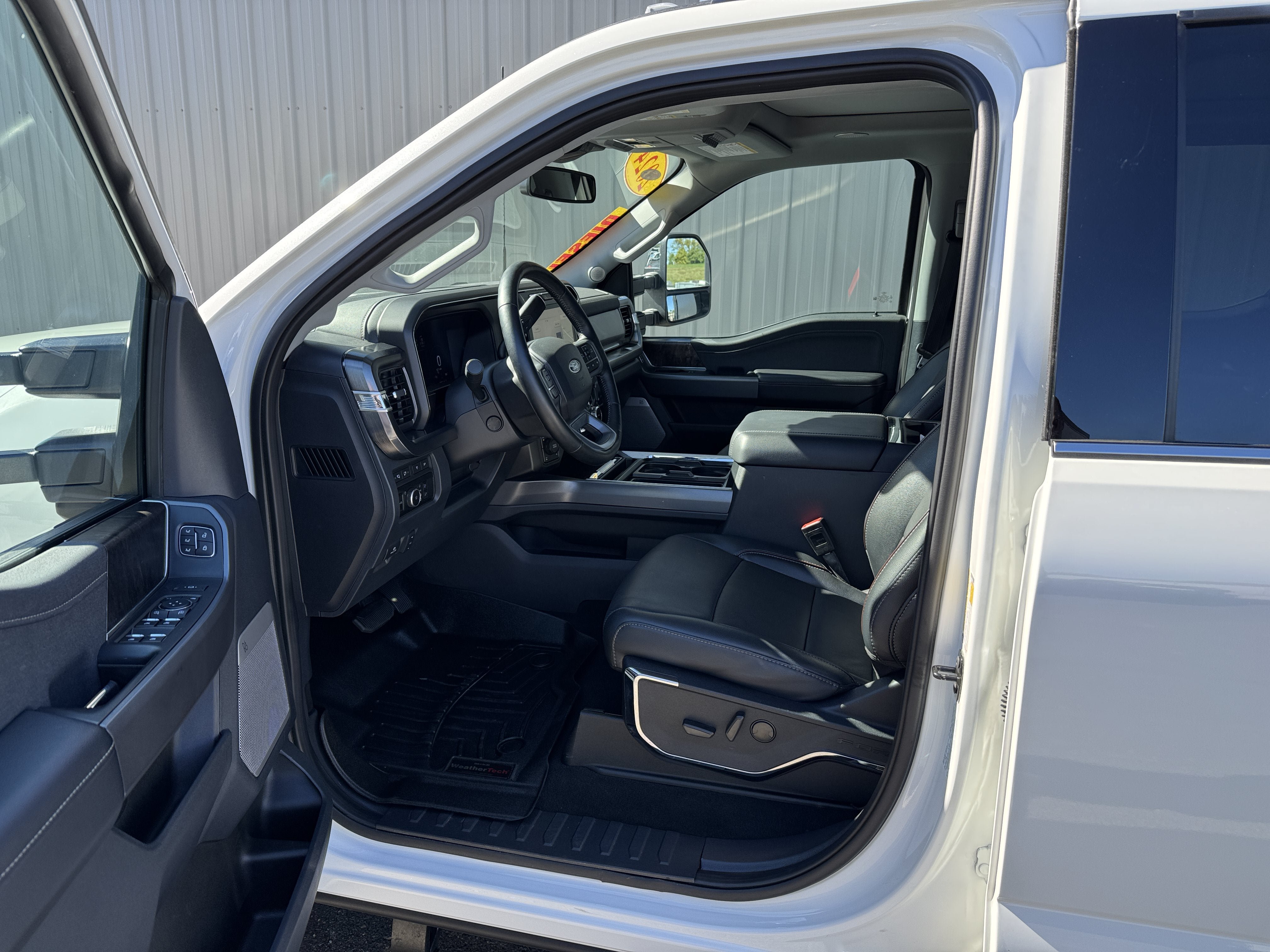 Used 2024 Ford F350 Lariat w/ Lariat Ultimate Package AWD/4WD image 9