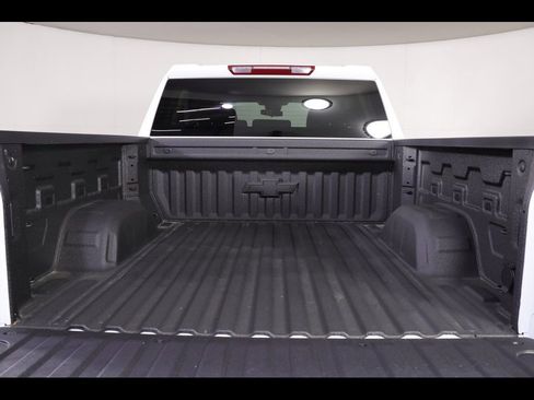 Used 2025 Chevrolet Silverado 1500 LT Trail Boss w/ Dark Appearance Package AWD/4WD image 16