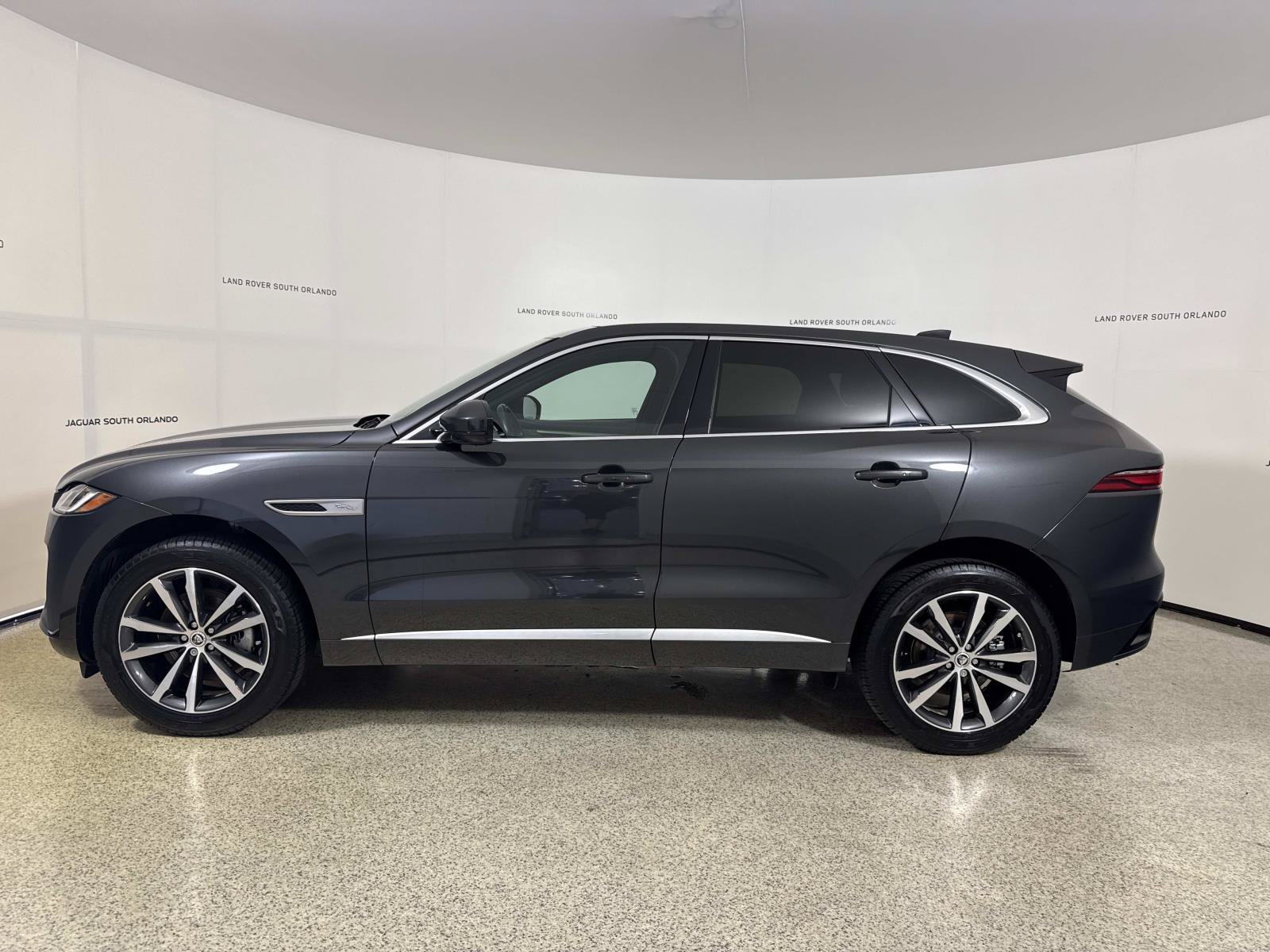 Certified 2025 Jaguar F-PACE R-Dynamic S AWD/4WD image 2