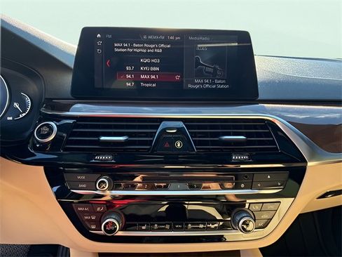 Used 2019 BMW 530e w/ Premium Package image 25