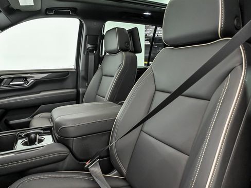 New 2026 GMC Yukon Elevation w/ Elevation Premium Package AWD/4WD image 9