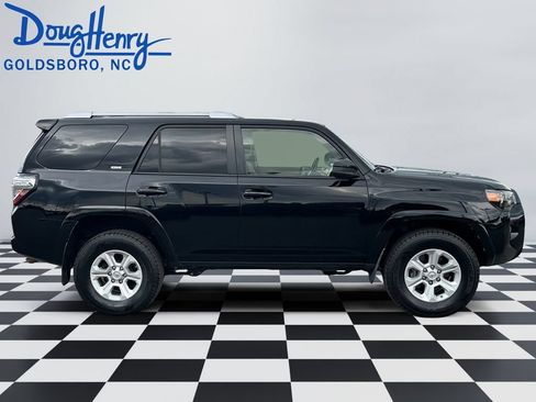 Used 2014 Toyota 4Runner SR5 AWD/4WD image 6