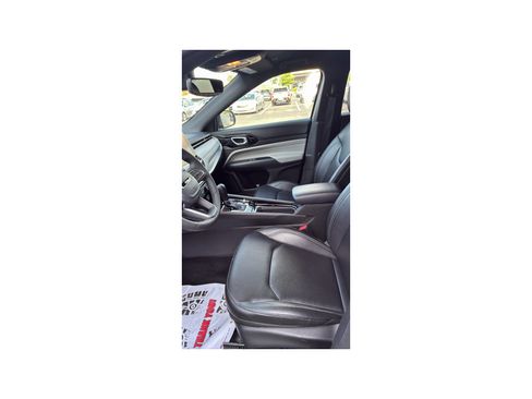 Used 2025 Jeep Compass Limited AWD/4WD image 11