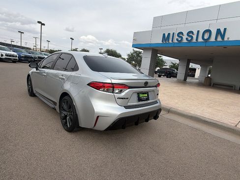 Used 2025 Toyota Corolla SE image 3