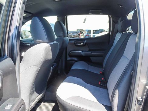 Used 2022 Toyota Tacoma TRD Sport w/ Technology Package image 18