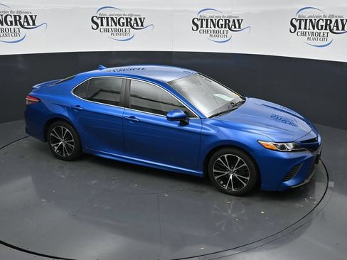 Used 2019 Toyota Camry SE FWD image 18