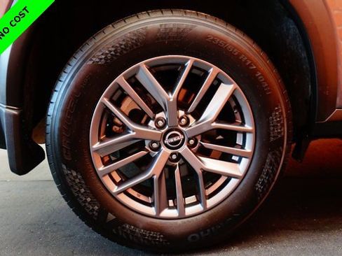 Used 2023 Nissan Rogue S image 82