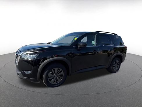 Used 2025 Nissan Pathfinder SV FWD image 8