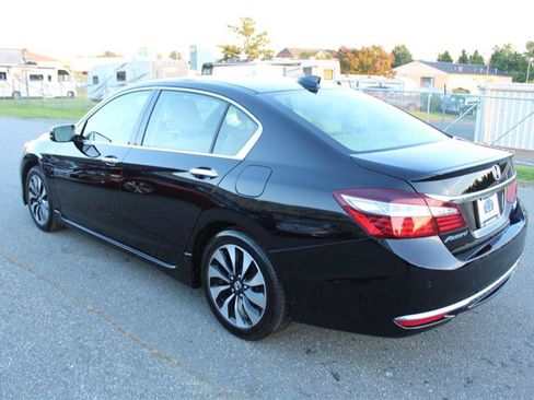 Used 2017 Honda Accord Touring image 5
