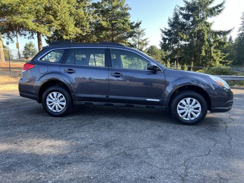 Used 2010 Subaru Outback 2.5i AWD/4WD image 3