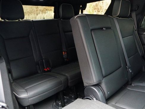 Used 2023 GMC Yukon SLT image 41