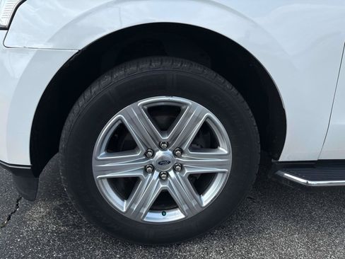 Used 2019 Ford Expedition XLT w/ Equipment Group 202A AWD/4WD image 9