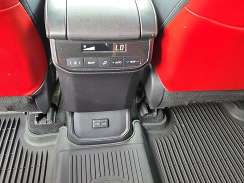 Used 2022 Toyota Highlander XSE FWD image 14