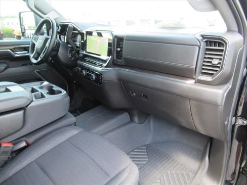 Used 2024 Chevrolet Silverado 2500 LT image 11