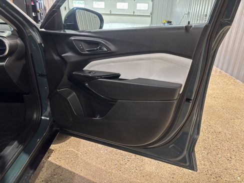 Used 2025 Chevrolet Trax LT w/ Driver Confidence Package image 26