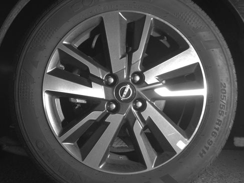 Used 2025 Nissan Versa SV image 12