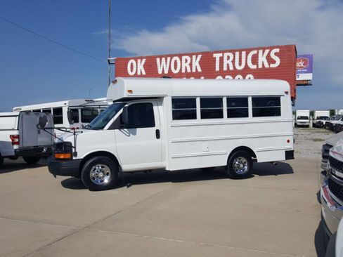 Used 2007 Chevrolet Express 3500 w/ School Bus Package RWD image 2