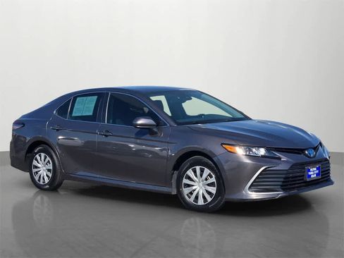 Used 2022 Toyota Camry LE image 8