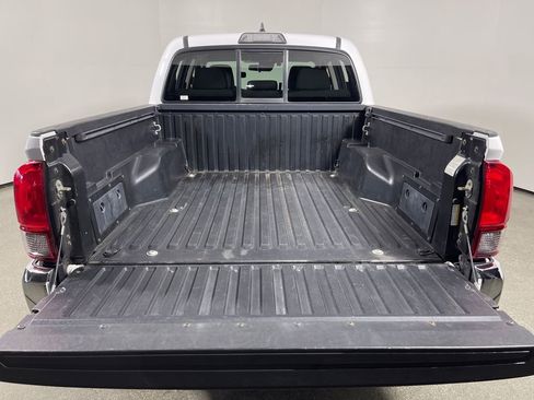 Used 2018 Toyota Tacoma SR5 RWD image 10