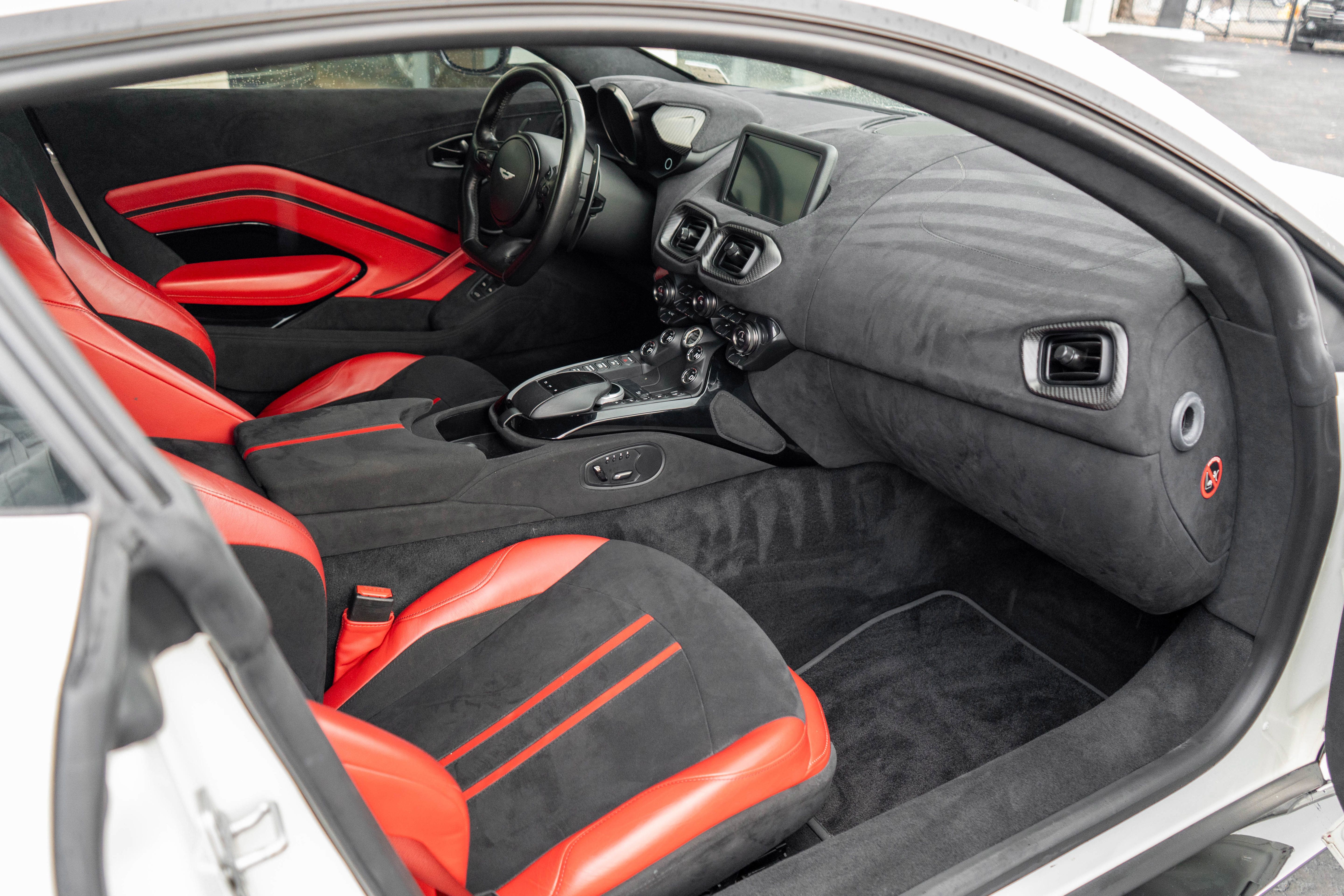 Used 2020 Aston Martin V8 Vantage Coupe RWD image 25