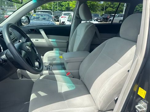 Used 2010 Toyota Highlander 4WD image 16