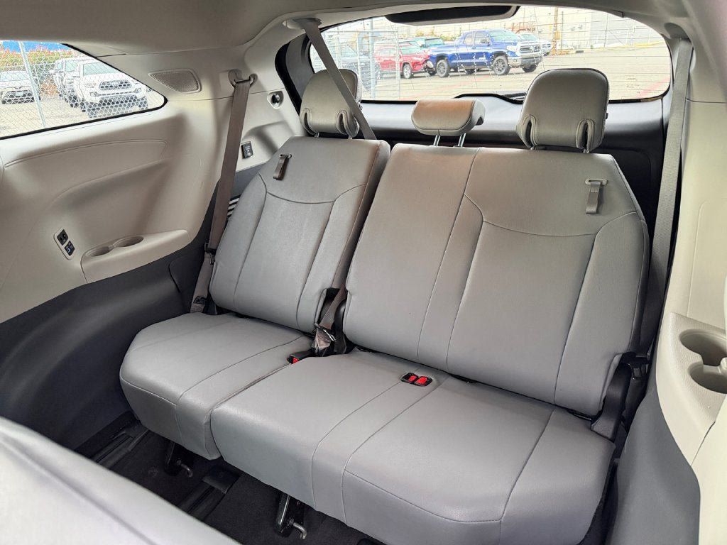 Used 2024 Toyota Sienna XLE w/ XLE Plus Package AWD/4WD image 33