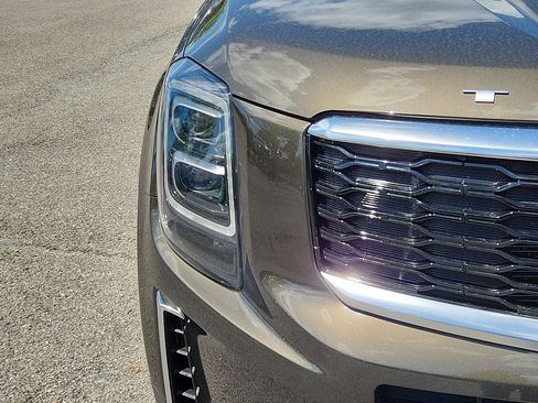 Used 2022 Kia Telluride SX FWD image 9