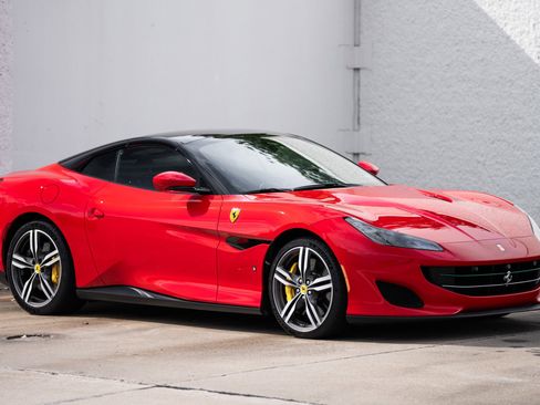 Used 2019 Ferrari Portofino image 6