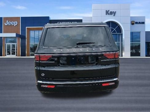 Used 2025 Jeep Wagoneer 4WD w/ Convenience Group I image 4