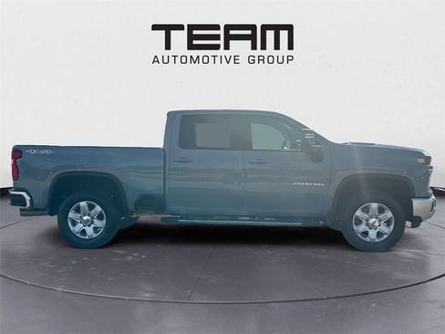 Used 2024 Chevrolet Silverado 2500 LT w/ Convenience Package image 8