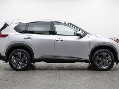 Used 2025 Nissan Rogue SV FWD image 11