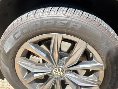 Used 2022 Volkswagen Tiguan SE FWD image 25