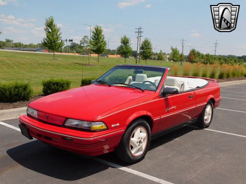 Used 1992 Pontiac Sunbird SE image 2