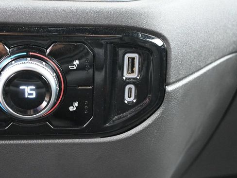 Used 2024 GMC Sierra 1500 SLT AWD/4WD image 11