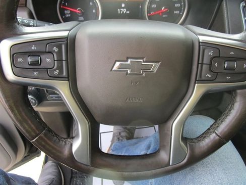 Used 2021 Chevrolet Suburban Z71 w/ Z71 Off-Road Package AWD/4WD image 30
