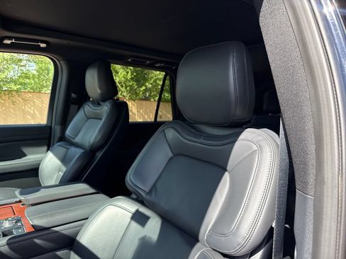 Certified 2024 Lincoln Navigator Premiere AWD/4WD image 14