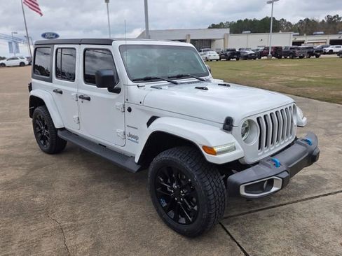 Used 2022 Jeep Wrangler Unlimited Sahara w/ Cold Weather Group image 7