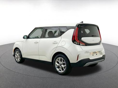 Used 2025 Kia Soul LX w/ LX Technology Package FWD image 7