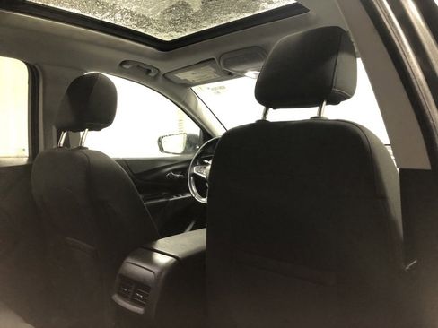 Used 2019 Chevrolet Equinox LT w/ Sun & Navigation Package image 12
